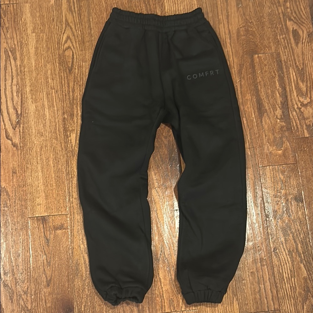 black comfrt sweatpants